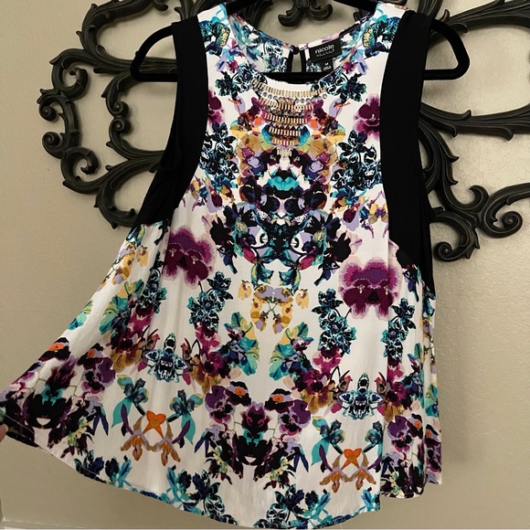 Nicole by Nicole Miller Tops - Nicole by Nicole Miller Top Floral Sleeveless Size M